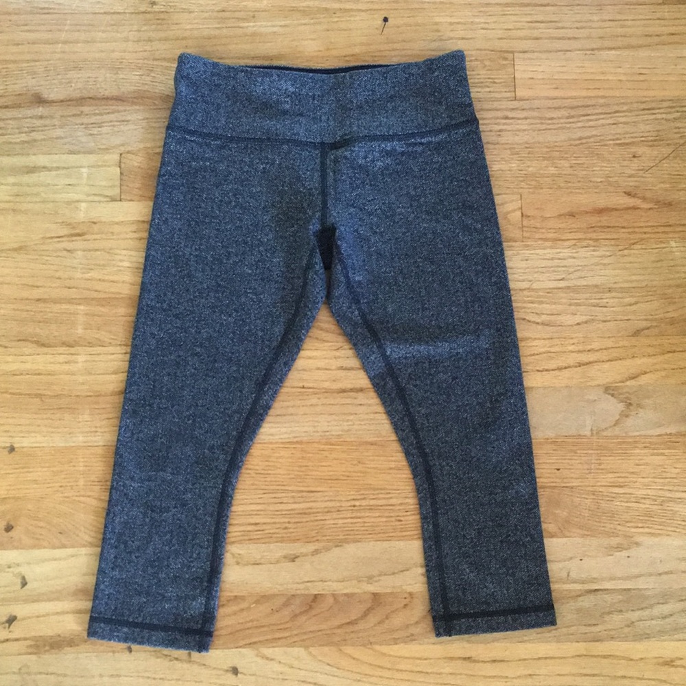 Lululemon Wunderunder cropped yoga pants